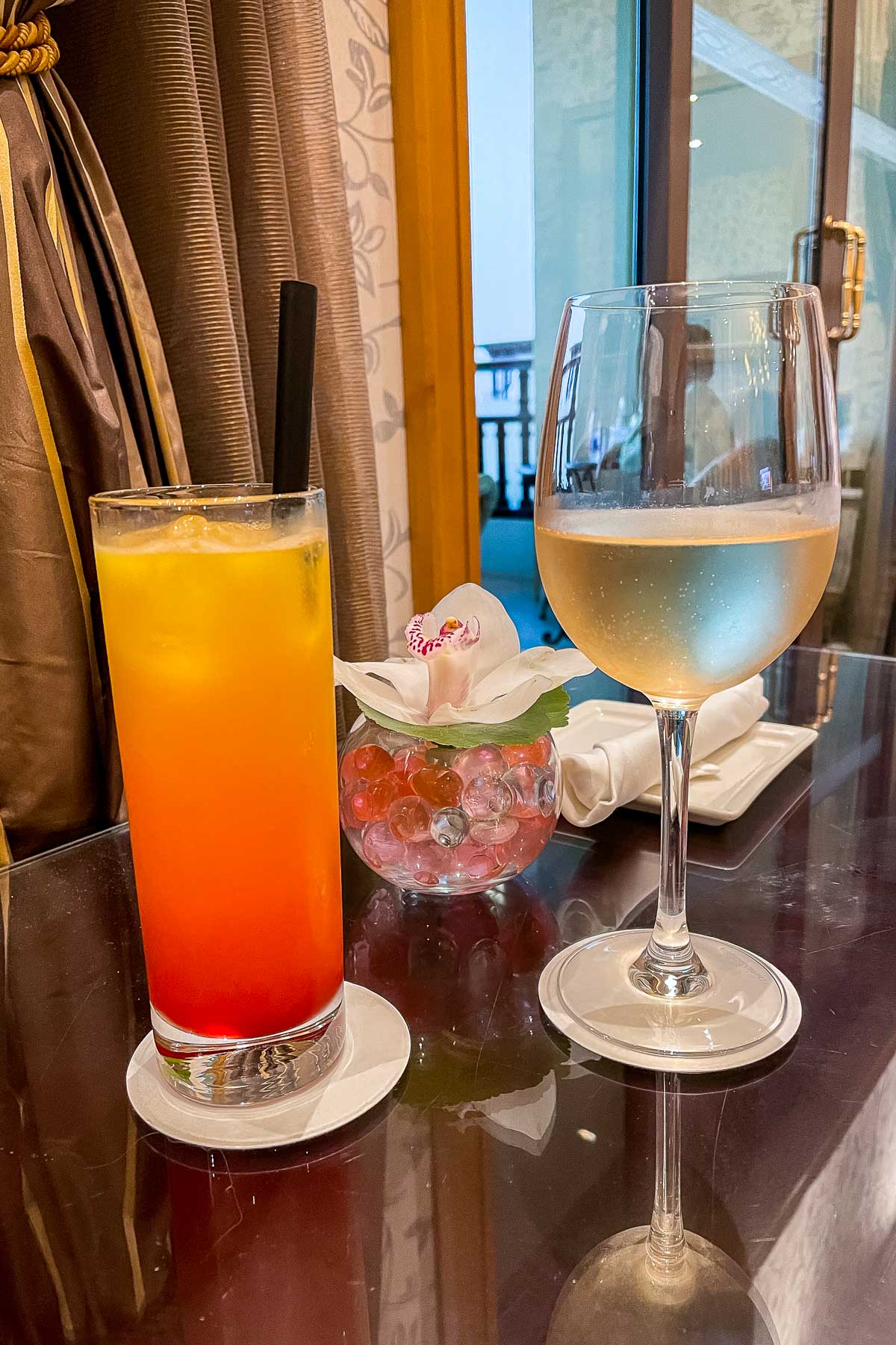Cocktails at Horizon Club at Shangri-La Abu Dhabi