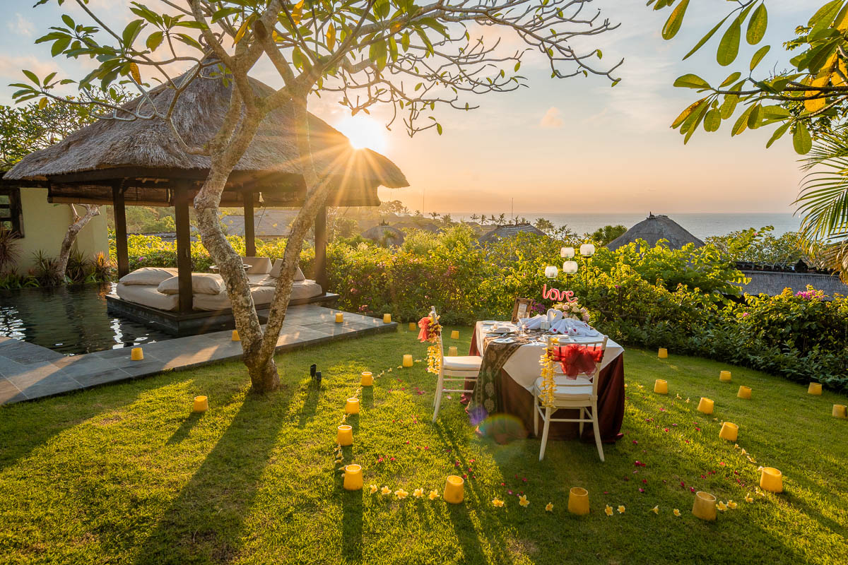 Romantic sunset dinner at AYANA Villas Bali