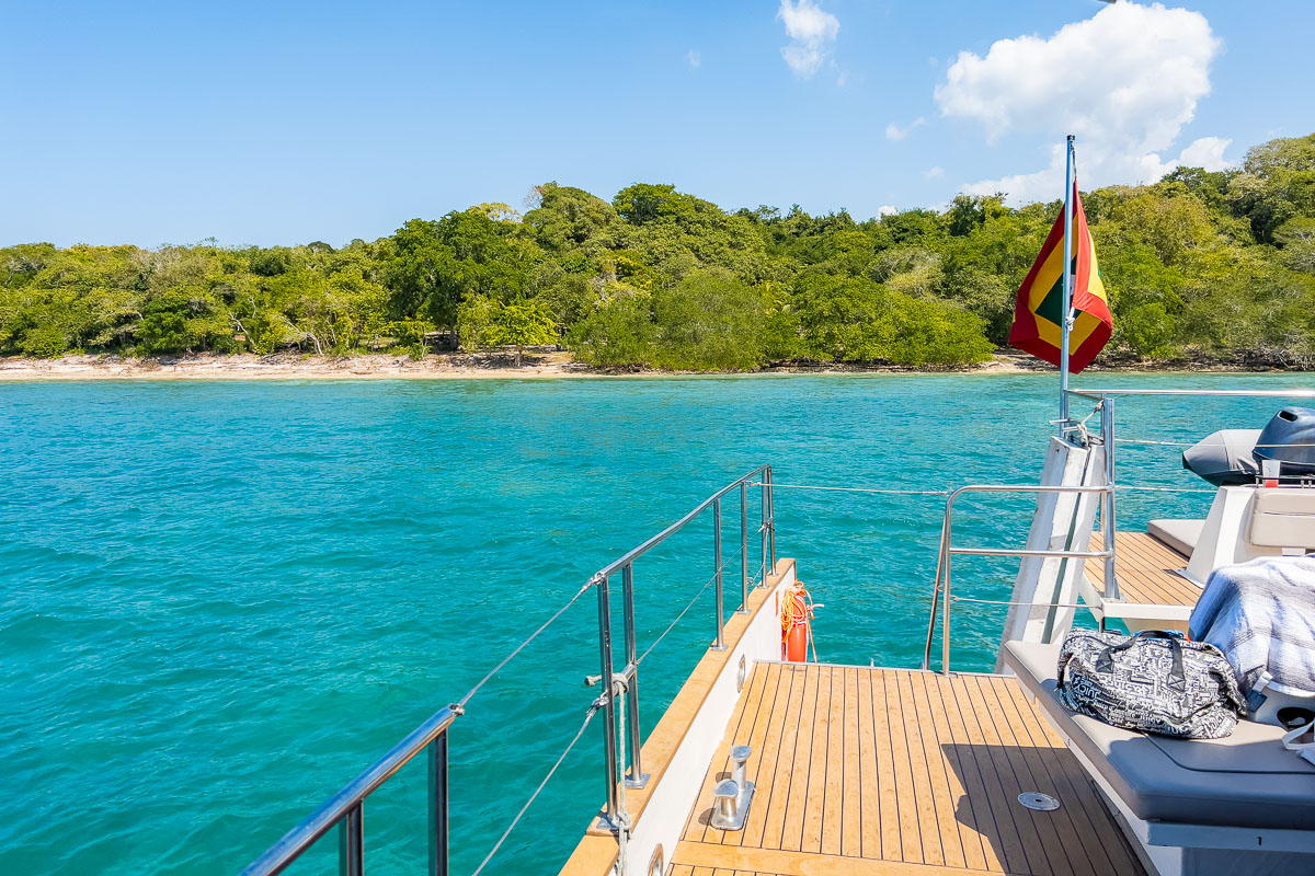 Crystal clear water on the Rosario Islands Catamaran Tour in Cartagena