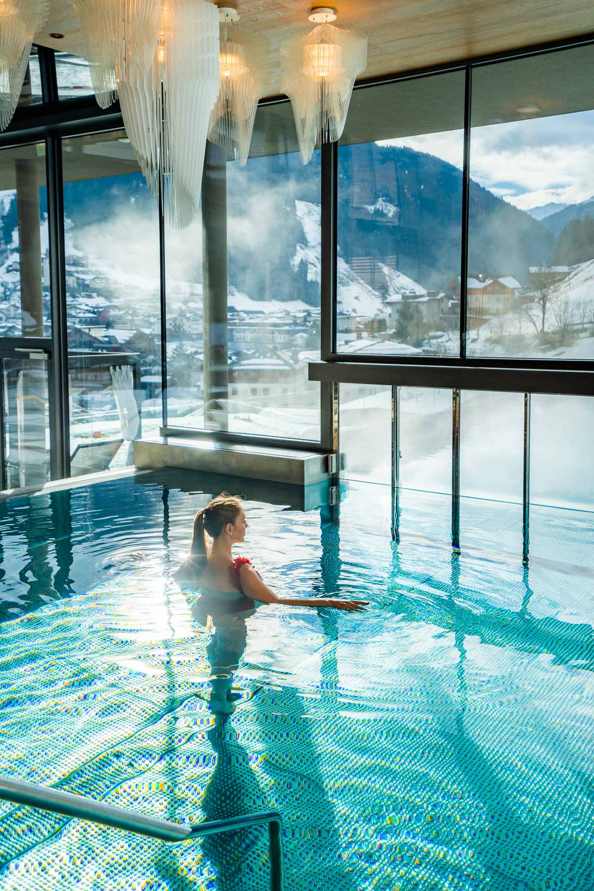 Girl in the infinity pool at Das Edelweiss Salzburg Mountain Resort