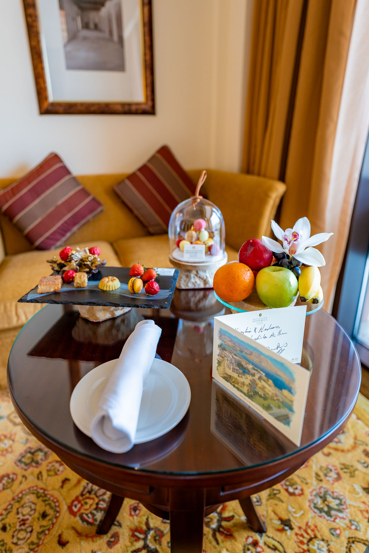 Welcome snacks at the Deluxe Sea View Room at Shangri-La Al Husn