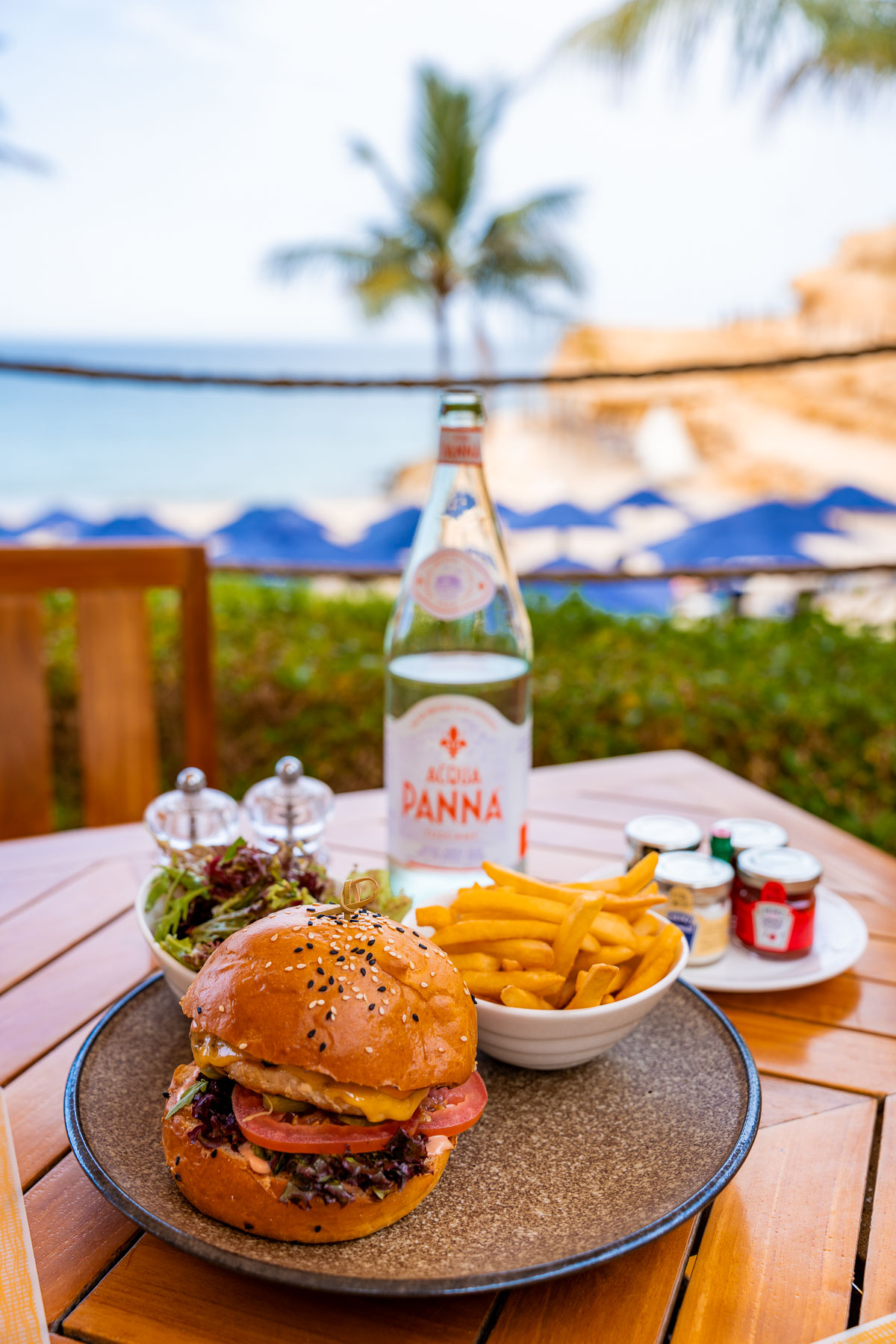 Lunch at Mahhara Beach Bar at Shangri-La Al Husn