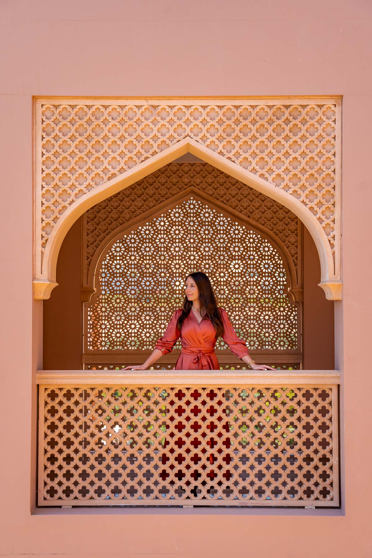 Girl under an arch at Shangri-La Al Husn